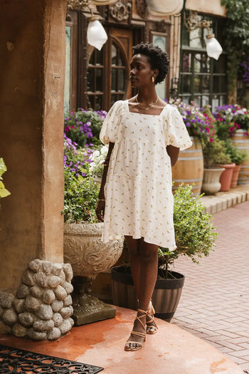Tiered skirt dress in cream 