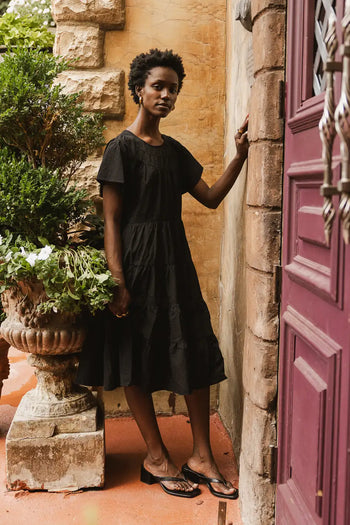 Short sleeves dress in black 