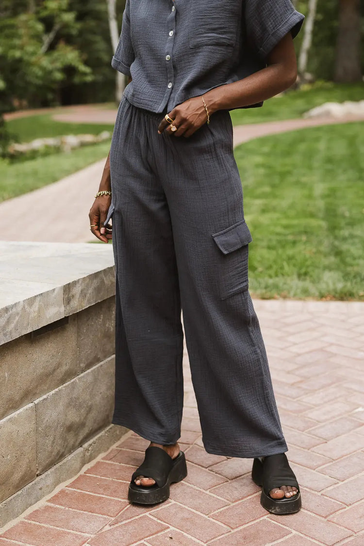 Two side pockets pants in slate 