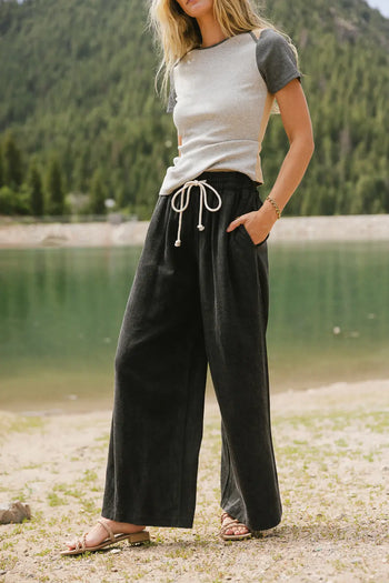 Two hand pockets wide leg pants 