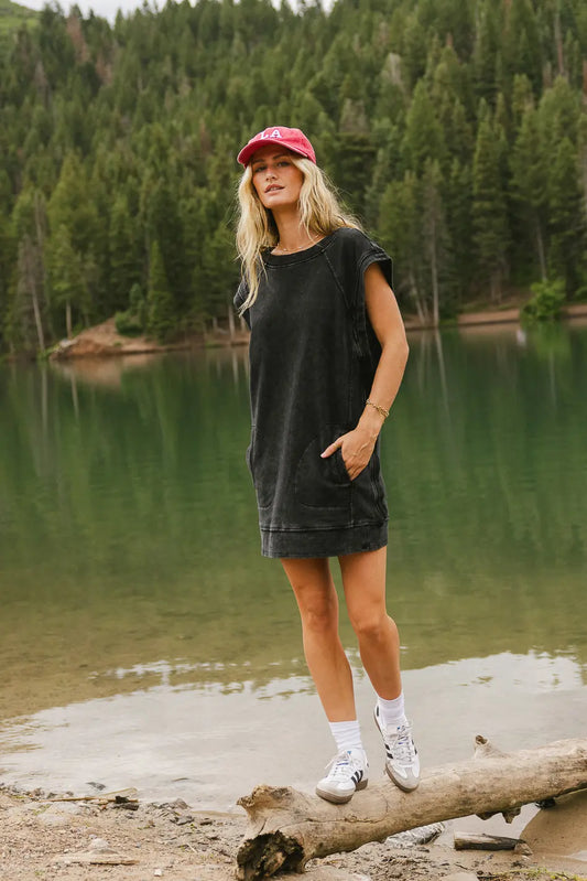 Two hand pockets mini dress in black 