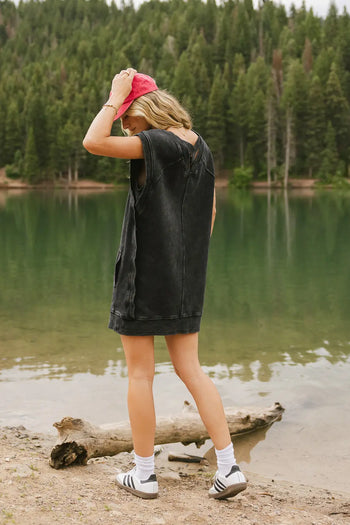 Short sleeves mini dress in black 