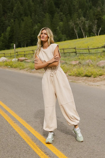 Wide legs jumpsuit in ivory 