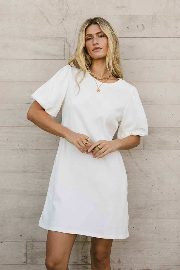 Round neck dress in white 