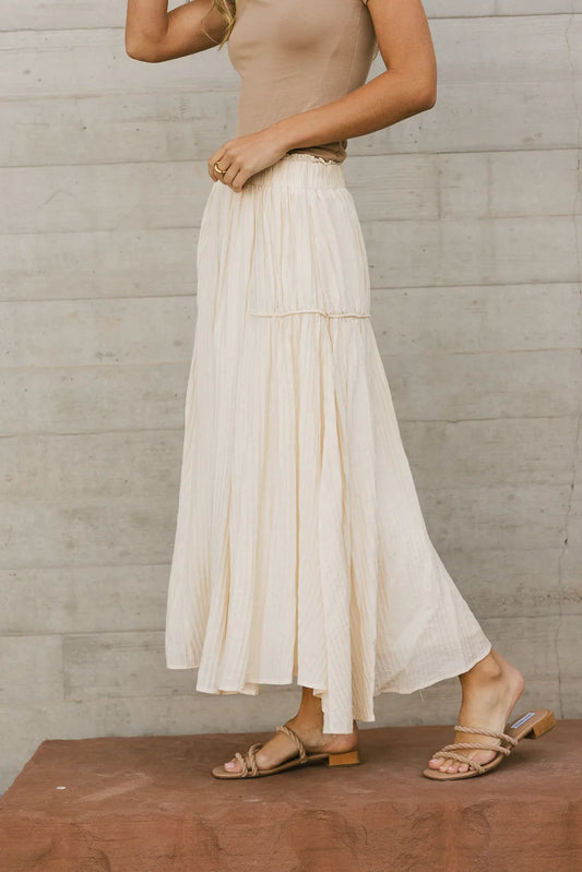 Tiered skirt in cream 