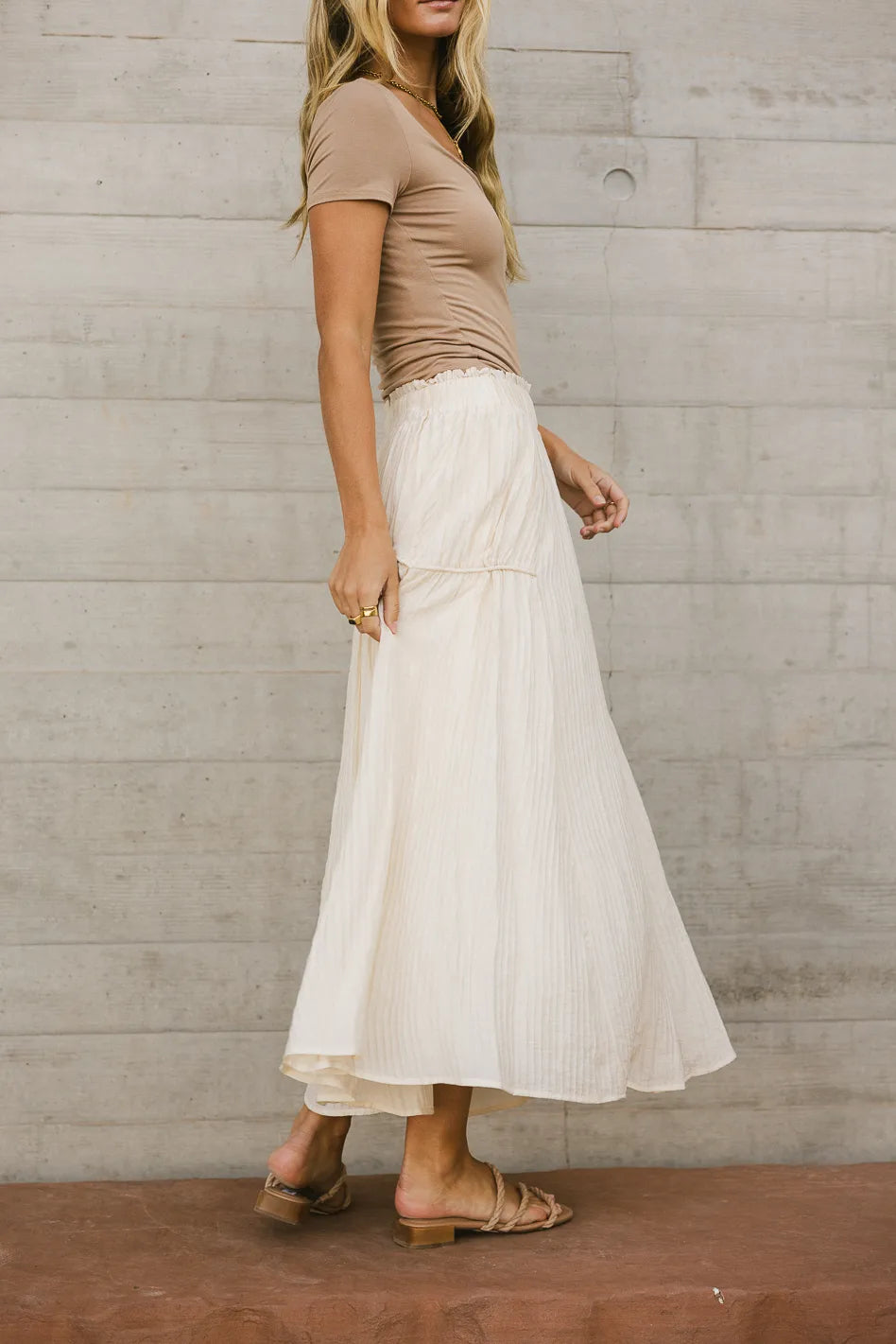 Elastic waist skirt in cream 