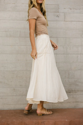 Elastic waist skirt in cream 
