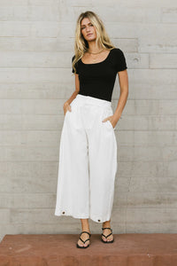 Wide legs pants in white 