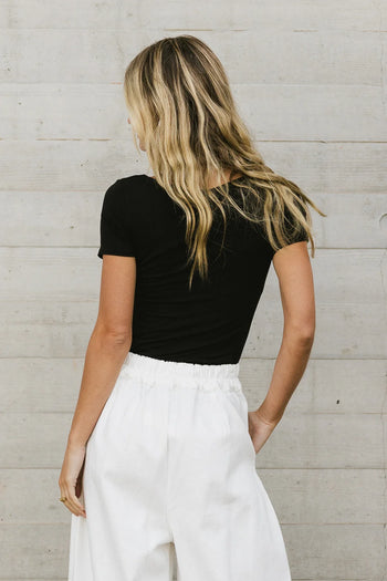 Plain color to in black 