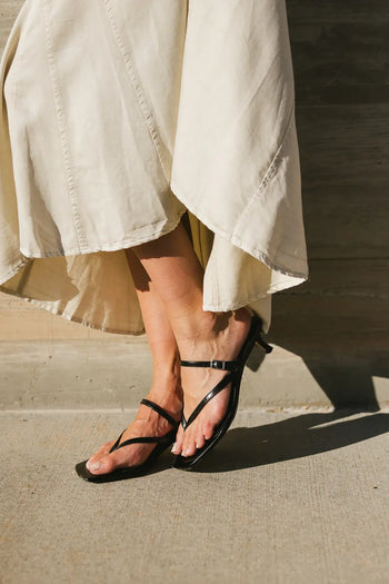 Adjustable straps sandals in black 