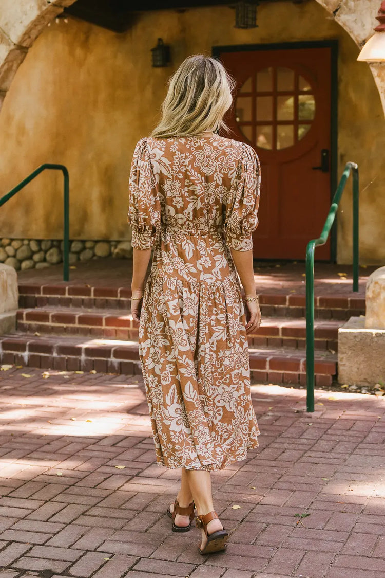 Tiered skirt dress in brown 