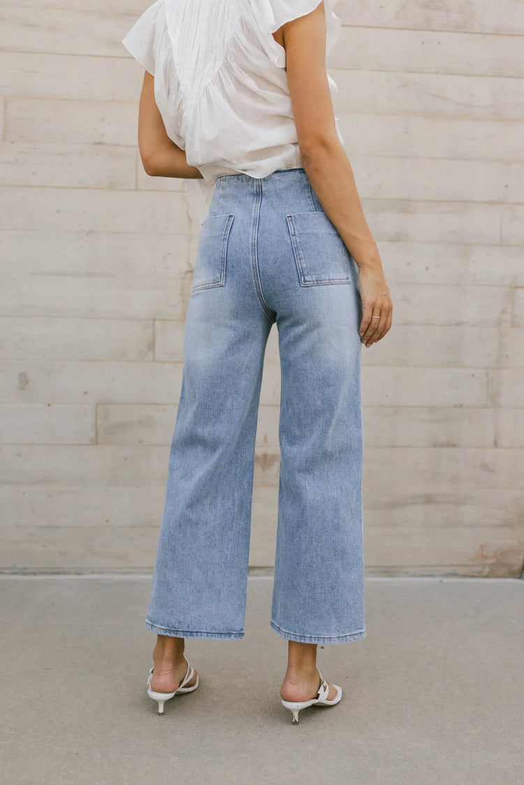 Straight legs pants in medium wash 