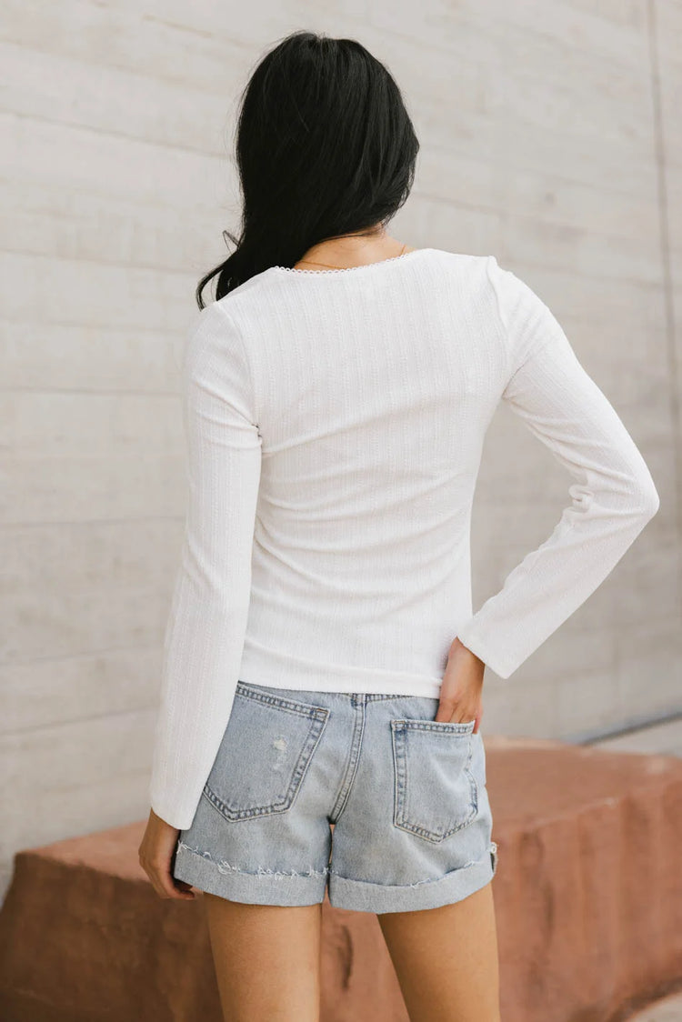 Plain color top in white 