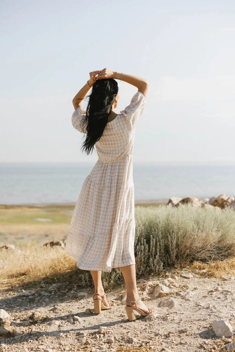 Short sleeves taupe dress 