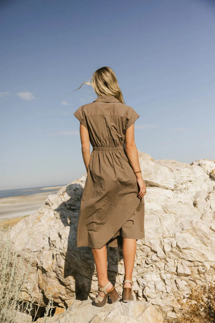 Elastic waist midi dress in olive 