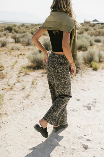 Two back pockets leopard pants 