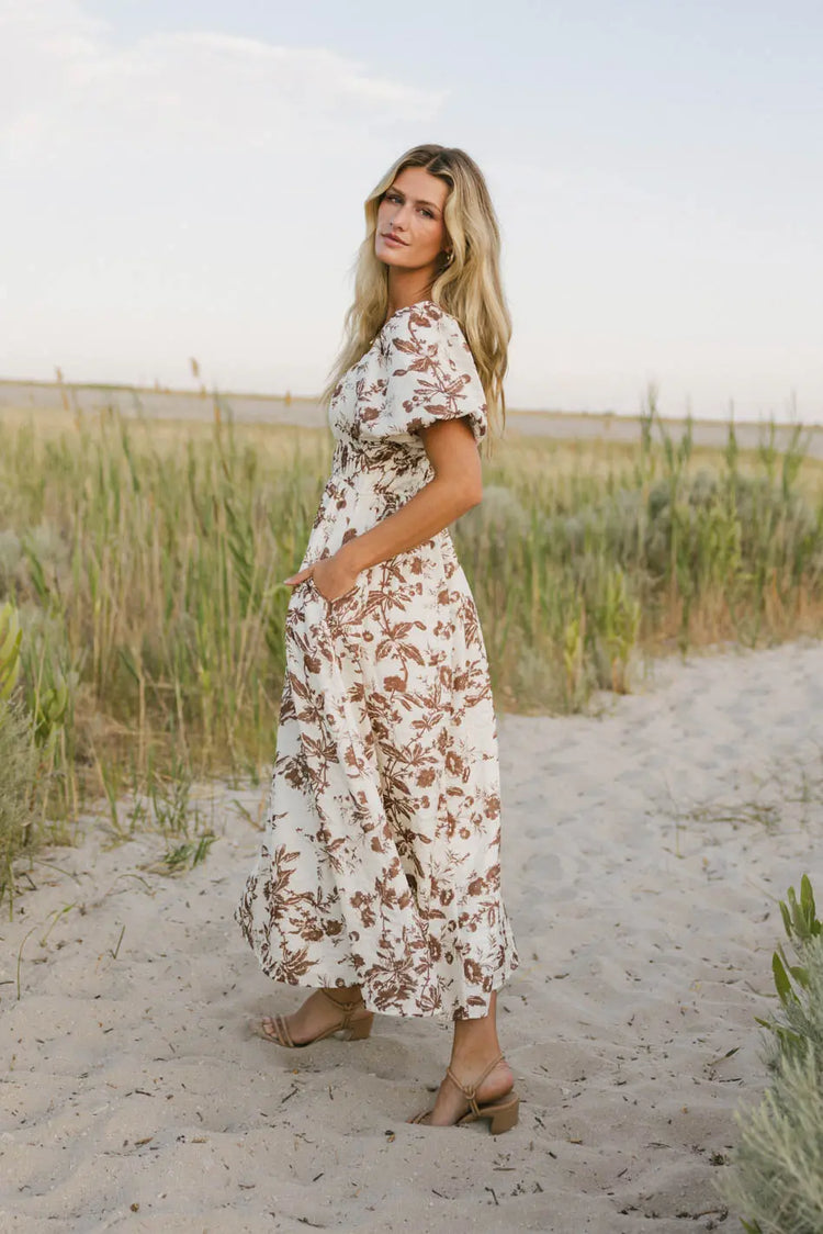 Puff sleeves dress in mocha 