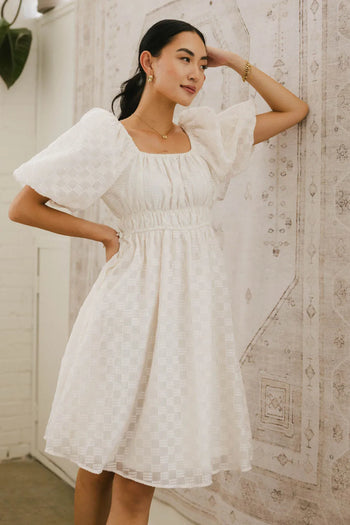 Puff sleeves dress in cream 