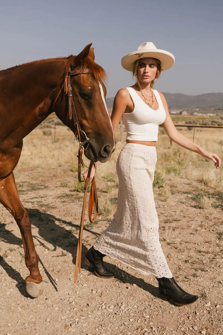 Elastic waist midi skirt in cream 