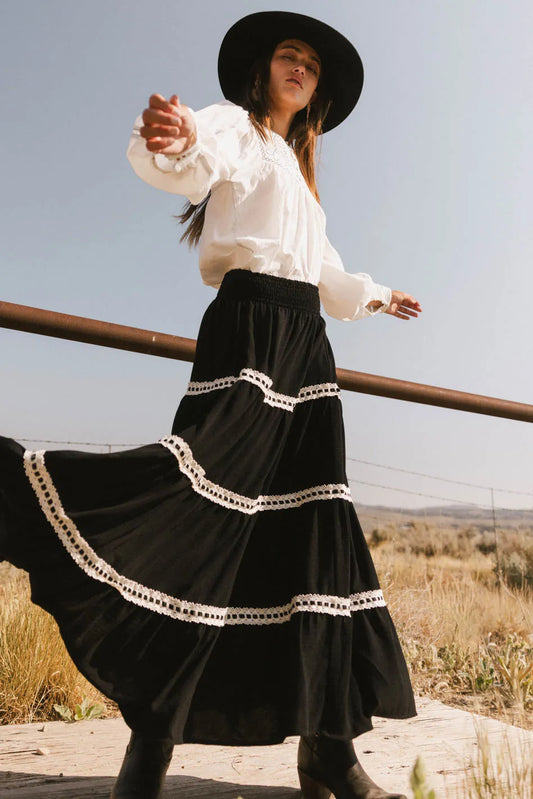 Flowy maxi skirt in black 