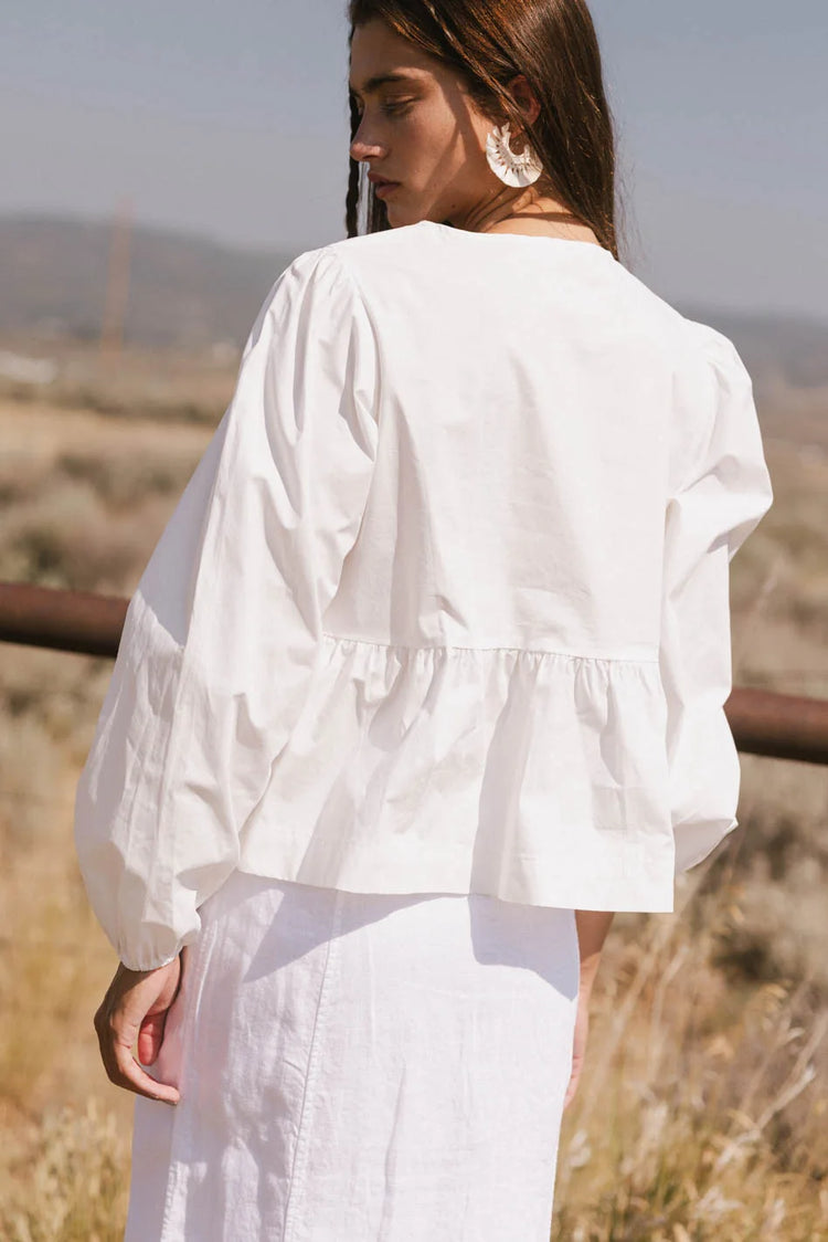 Plain color blouse in white 