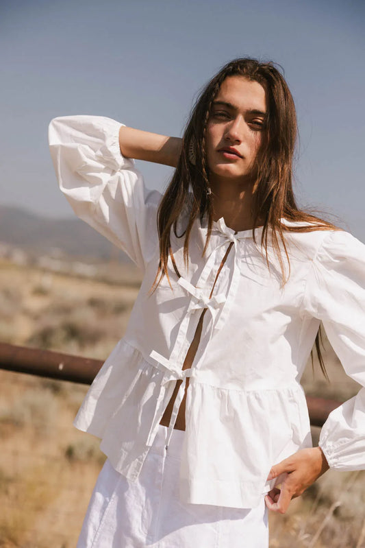 Round neck blouse in white 