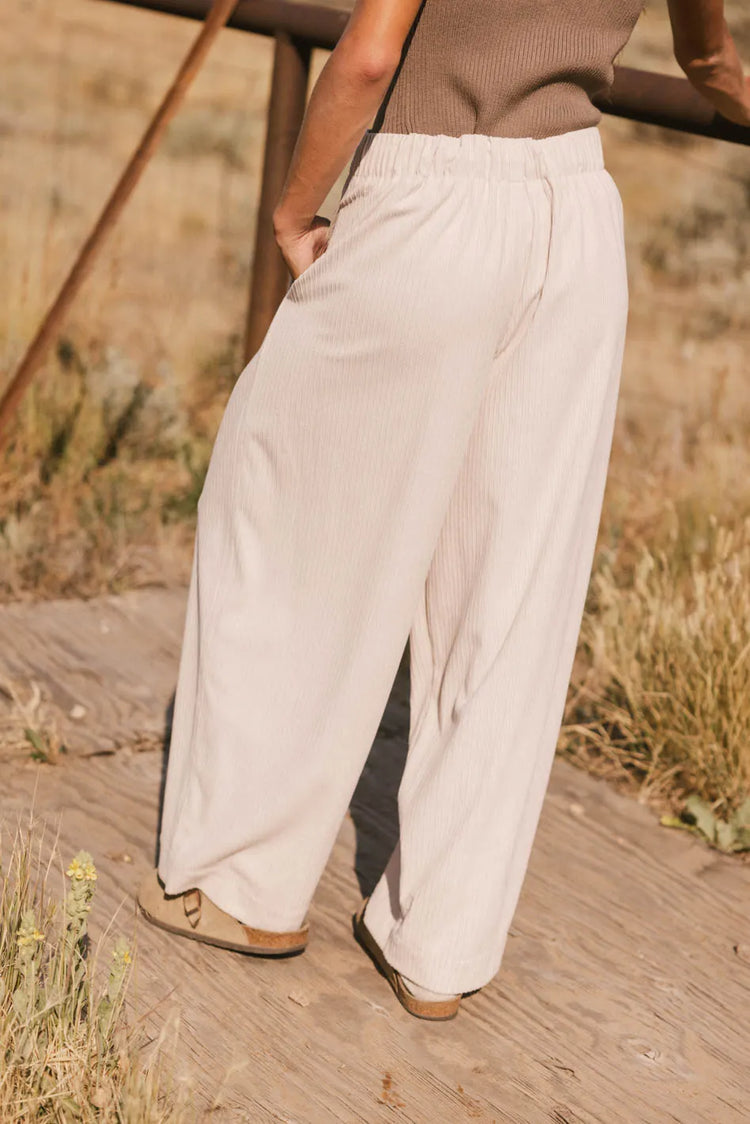 Elastic waist pants in cream 