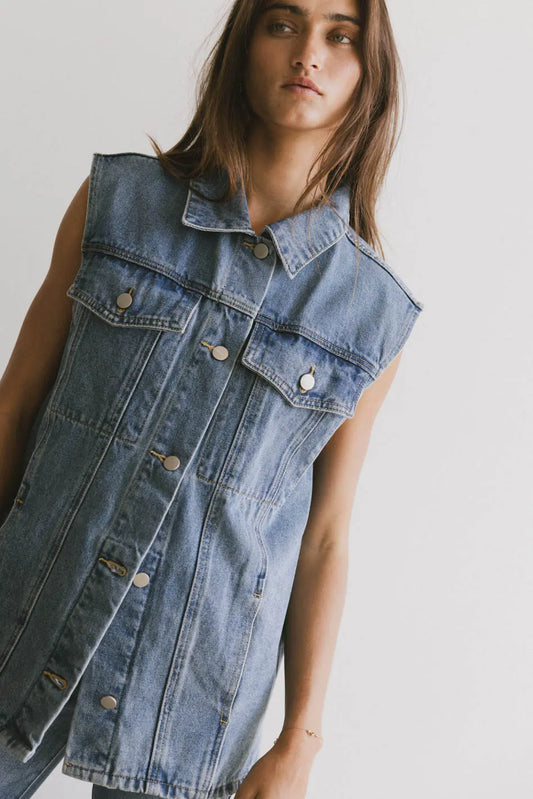 Two front pockets denim vest 