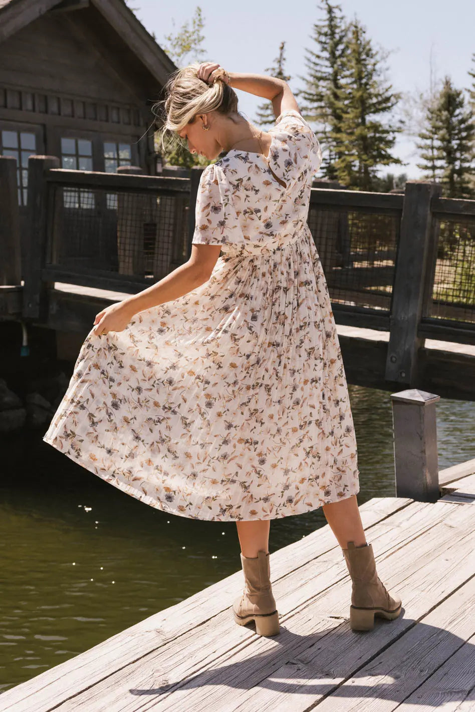 Pleated skirt dress in cream 