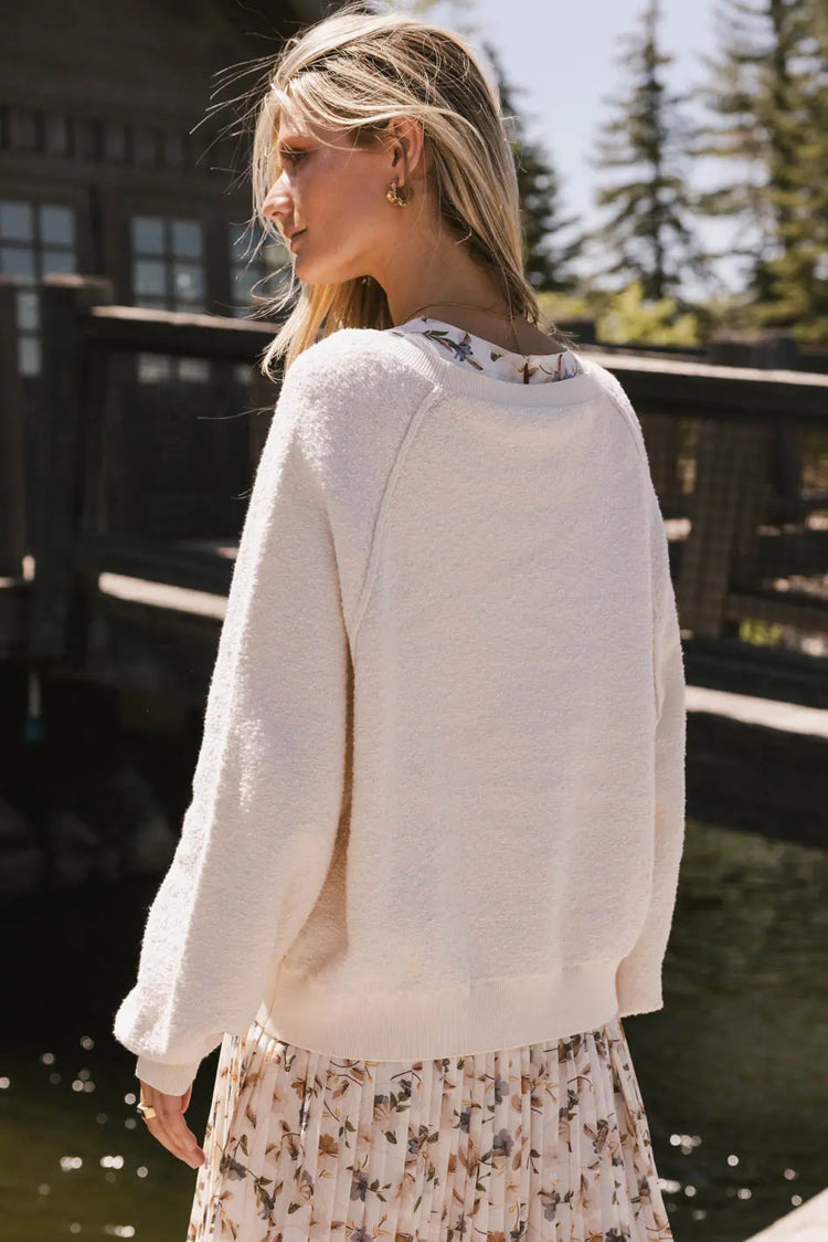 Plain color sweater in cream 