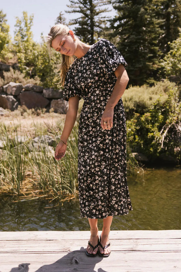 Short sleeves velvet dress in black 