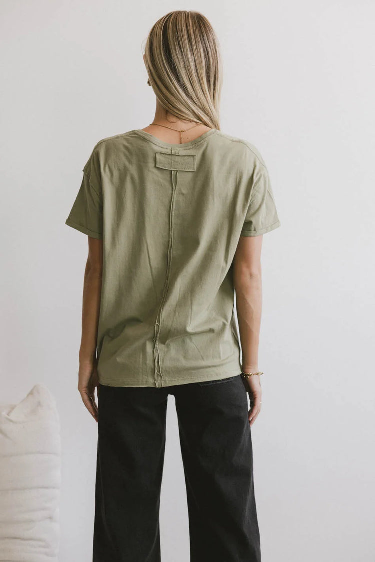 Plain color tee in olive 