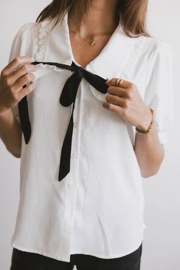 Black tie blouse in white 