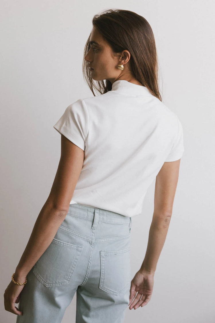 Plain color top in white 