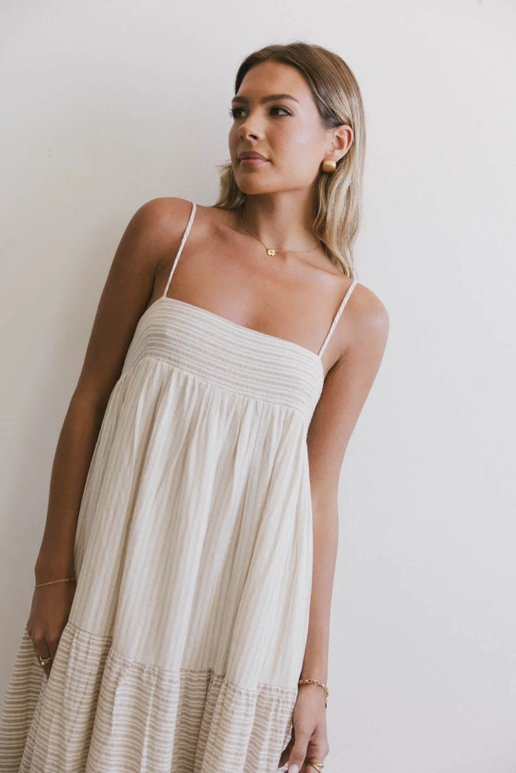 Sleeveless dress in natural 