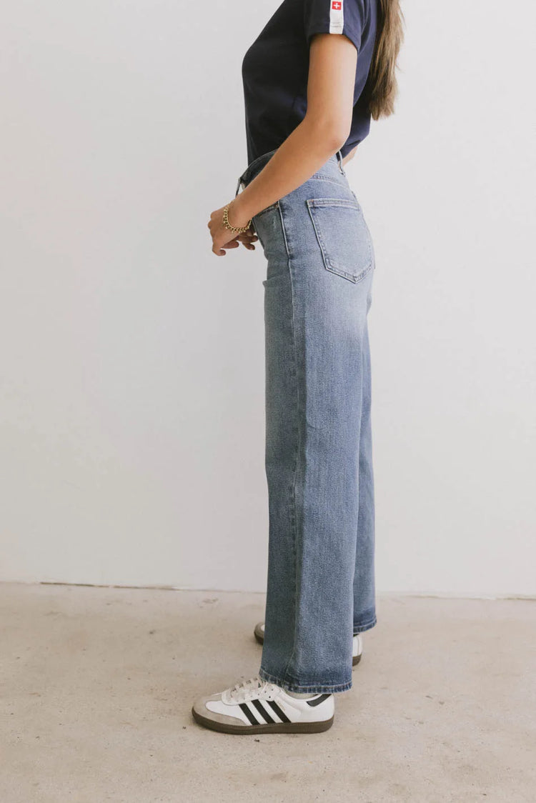 Straight legs denim pants in medium wash 