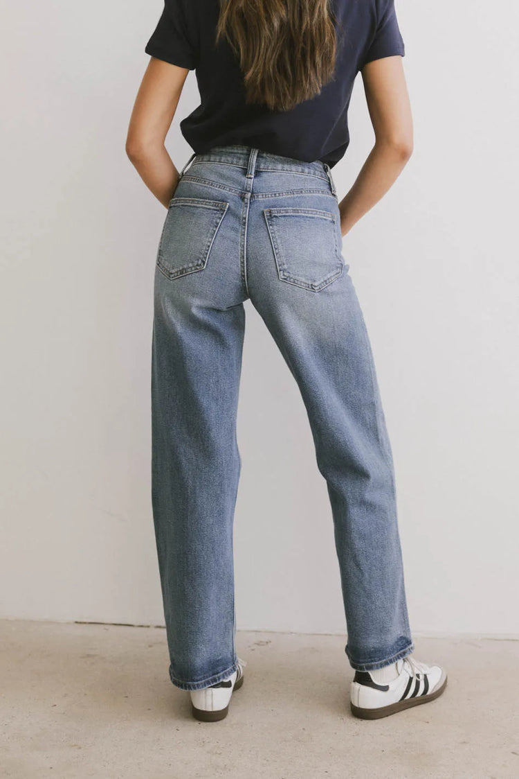 Two back pockets denim pants in medium wash 