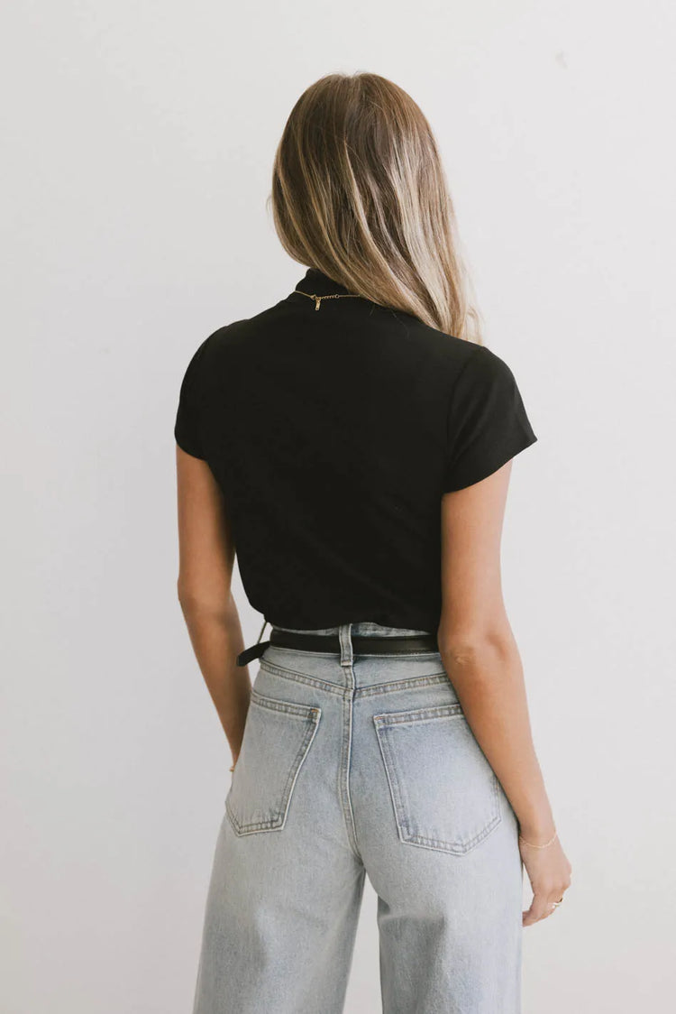 Plain color top in black 