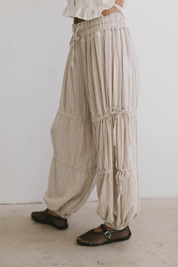 Striped pants in cream 