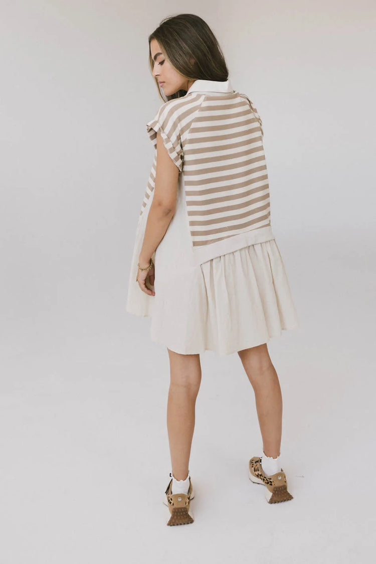 Short sleeves dress in taupe