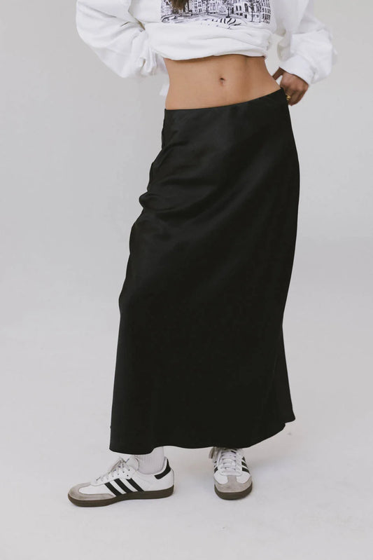 Elastic waist skirt in black 