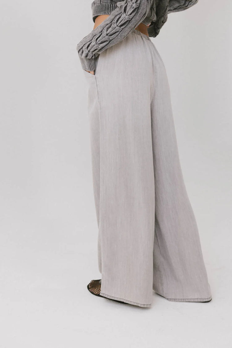 Plain color pants in grey 