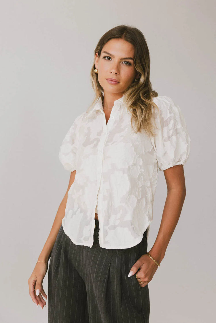 Short sleeves blouse in cream 