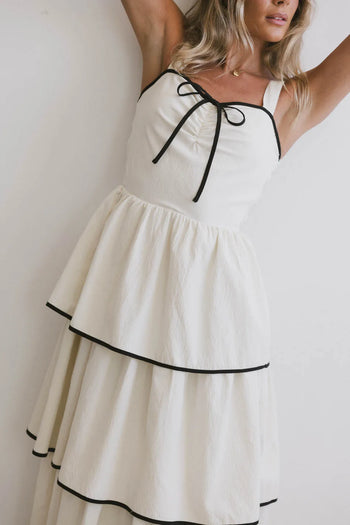 Sleeveless dress in cream 