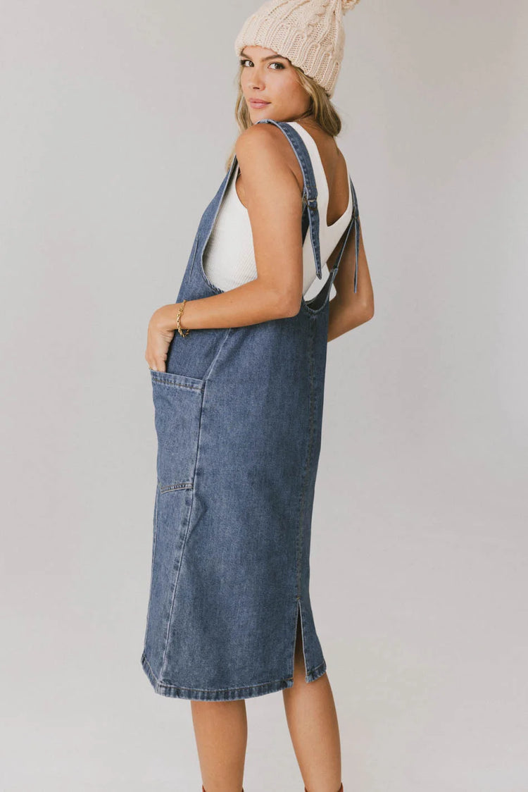 Two hand pockets dress in medium wash 