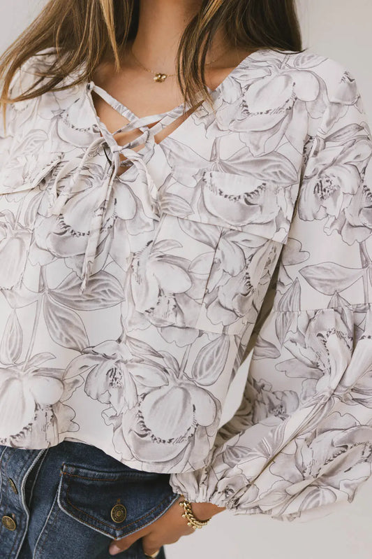 Floral blouse in cream 