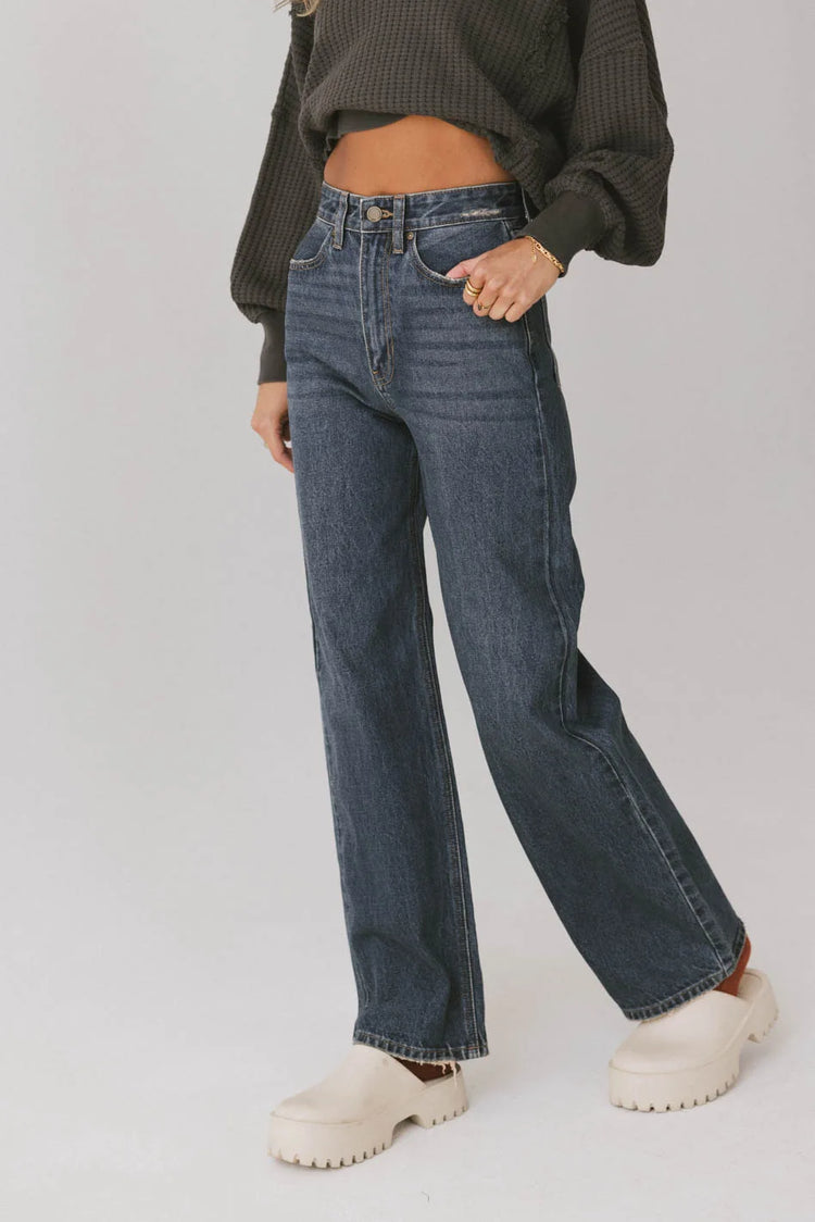 Straight legs denim pants in dark wash 