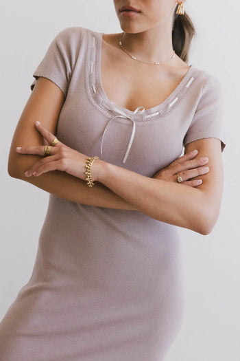 Round neck dress in lavender 