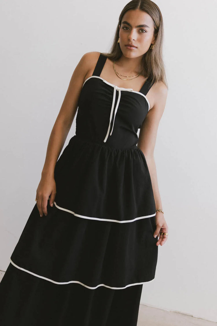 Two shoulder straps dress in black 