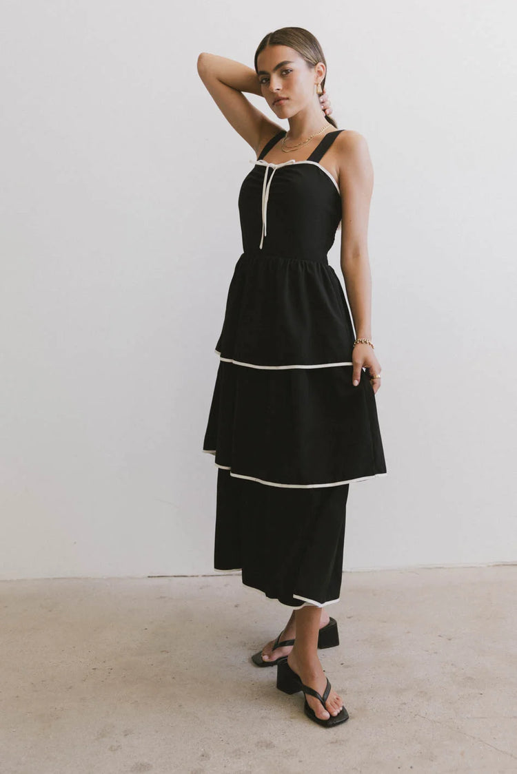 Woven dress in black 